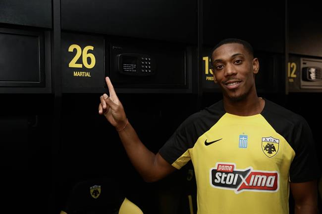 Anthony Martial hạnh phúc trong ngày ra mắt AEK Athens 1